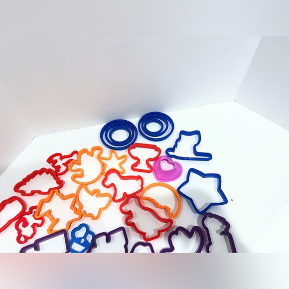 82 Plastic Cookie Cutters Shapes, Alphabet, Numbers, Animals, Dinos, Transport - Picture 4 of 6